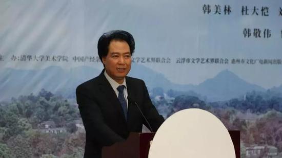 惠州市文联党组书记、主席安想珍主持开幕式